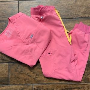 Women’s figs scrubs